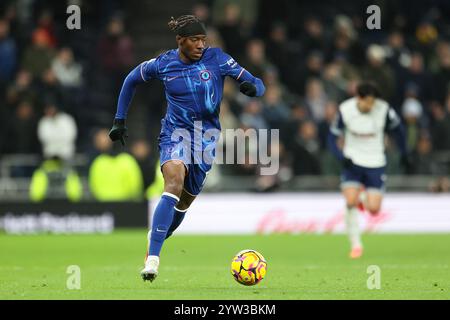 Londres, Royaume-Uni. 08 décembre 2024. Le milieu de terrain de Chelsea Noni Madueke (11 ans) pendant le match Tottenham Hotspur FC contre Chelsea FC English premier League au Tottenham Hotspur Stadium, Londres, Angleterre, Royaume-Uni le 8 décembre 2024 Credit : Every second Media/Alamy Live News Banque D'Images