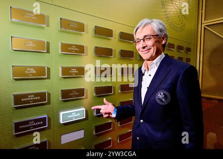 Prague, République tchèque. 09th Dec, 2024. Petr Vichnar, commentateur sportif de la télévision tchèque, a été intronisé au Temple de la renommée du hockey tchèque, à Prague, en République tchèque, le 9 décembre 2024. Crédit : vit Simanek/CTK photo/Alamy Live News Banque D'Images