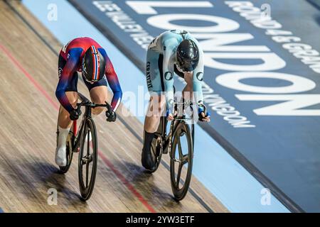 Londres, Royaume-Uni. 06th Dec, 2024. Cybele Schneider de Suisse remporte la victoire de Katie Archibald de Grande-Bretagne par une marge étroite dans la course de scratch féminine en UCI Track Champions League au Lee Valley VeloPark, Londres, Angleterre, le 6 décembre 2024. Photo de Phil Hutchinson. Utilisation éditoriale uniquement, licence requise pour une utilisation commerciale. Aucune utilisation dans les Paris, les jeux ou les publications d'un club/ligue/joueur. Crédit : UK Sports pics Ltd/Alamy Live News Banque D'Images