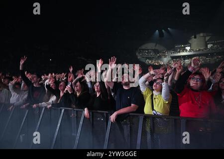 Paris, France. 06th Dec, 2024. Eddy de Pretto se produit à l'Accor Arena de Paris, France, le 6 décembre 2024. Photo Christophe Meng/ABACAPRESS. COM Credit : Abaca Press/Alamy Live News Banque D'Images