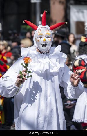 Les participants déguisés en bouffons du canton invité de Schwyz, symposium des bouffons des sociétés carnavalesques Maerchler, défilé des cos historiques Banque D'Images