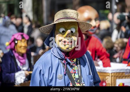 Les participants déguisés en bouffons du canton invité de Schwyz, symposium des bouffons des sociétés carnavalesques Maerchler, défilé des cos historiques Banque D'Images