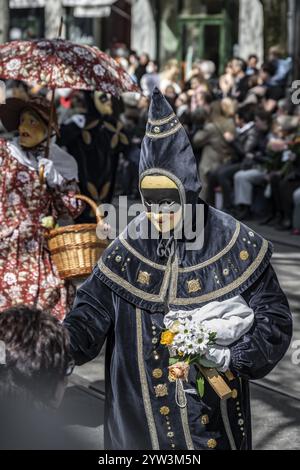 Les participants déguisés en bouffons du canton invité de Schwyz, symposium des bouffons des sociétés carnavalesques Maerchler, défilé des cos historiques Banque D'Images