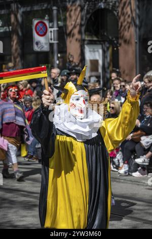 Les participants déguisés en bouffons du canton invité de Schwyz, symposium des bouffons des sociétés carnavalesques Maerchler, défilé des cos historiques Banque D'Images