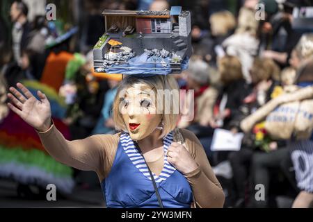 Les participants déguisés en bouffons du canton invité de Schwyz, symposium des bouffons des sociétés carnavalesques Maerchler, défilé des cos historiques Banque D'Images