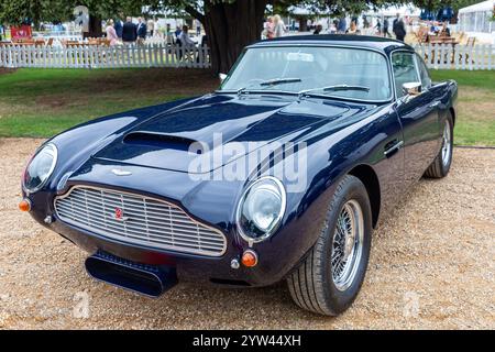 Aston Martin DB5 au concours of Elegance 2022, Hampton court Palace, Londres Banque D'Images