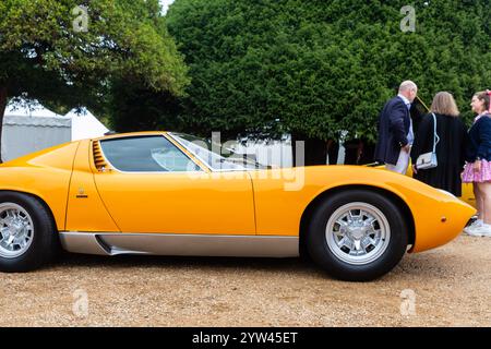 Lamborghini Miura SV,1971, au concours of Elegance 2022, Hampton court Palace, Londres Banque D'Images