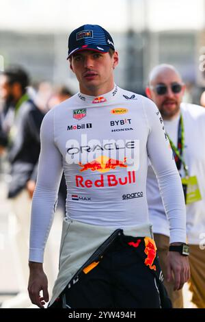 8 décembre 2024, Mezzolombardo, Mezzolombardo, Emirats Arabes Unis : le pilote néerlandais Max Verstappen ( Oracle Red Bull Racing) est vu dans le Paddock du Grand Prix FIA de formule 1 Abu Dhabi sur le circuit de Yas Marina à Abu Dhabi, Emirats Arabes Unis. (Crédit image : © Daisy Facinelli/ZUMA Press Wire) USAGE ÉDITORIAL SEULEMENT! Non destiné à UN USAGE commercial ! Banque D'Images