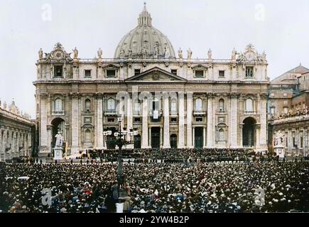 Rome : le pape Pie XII bénit la foule, 2 mars 1939 - place Pierre Banque D'Images