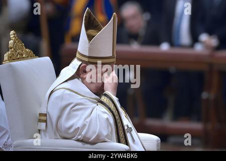 Cité du Vatican, Vatican. 07 décembre 2024. Le pape François lors du Consistoire pour la création de nouveaux cardinaux à la Basilique Pierre le 07 décembre 2024 à Vatican. Crédit : dpa/Alamy Live News Banque D'Images