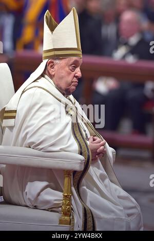 Cité du Vatican, Vatican. 07 décembre 2024. Le pape François lors du Consistoire pour la création de nouveaux cardinaux à la Basilique Pierre le 07 décembre 2024 à Vatican. Crédit : dpa/Alamy Live News Banque D'Images