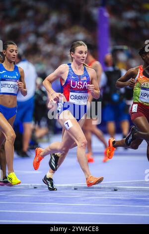 Elise Cranny participe au 1500 mètres aux Jeux Olympiques de Paris 2024. Banque D'Images