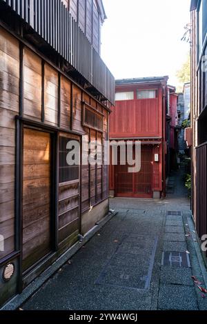 Maisons de ville dans un district traditionnel de Chaya à Kanazawa (Kanazawa/Japon) Banque D'Images