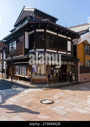 Maisons de ville dans un district traditionnel de Chaya à Kanazawa (Kanazawa/Japon) Banque D'Images