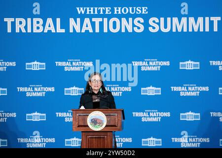 Washington, États-Unis. 09th Dec, 2024. La secrétaire à l'intérieur Deb Haaland prend la parole lors du Sommet des Nations tribales de la Maison Blanche 2024 au Département de l'intérieur des États-Unis à Washington, DC, le lundi 9 décembre 2024. Photo de Bonnie Cash/UPI crédit : UPI/Alamy Live News Banque D'Images