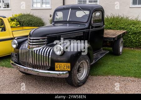 Bristol, Royaume-Uni- 11 août 2024 : pick-up Chevrolet 1 2 tonnes 1946. C'est un pick-up américain classique. Il dispose d'une cabine simple avec une plate-forme. Banque D'Images