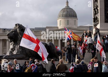 Célébrations de la Saint-Georges à Trafalgar Square le 23 avril 2024, pour commémorer l'anniversaire de la mort des saints patrons en 303 AD. Banque D'Images