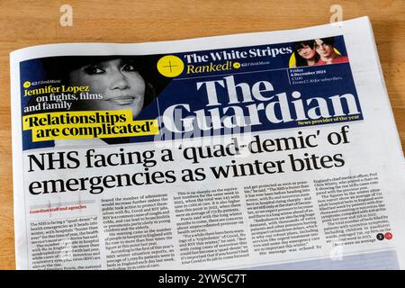 6 décembre 2024. Le titre de la première page de The Guardian est le NHS confronté à un « quadruple démo » d'urgences comme des morsures hivernales. Banque D'Images