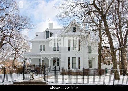 Le Harry S Truman Home est assis sous une mince couverture de neige à Independence, Missouri. Banque D'Images