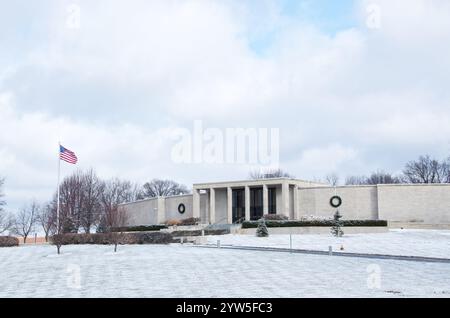 La bibliothèque Harry S Truman se trouve sous une mince couverture de neige à Independence, Missouri. Banque D'Images