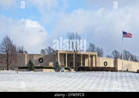 La bibliothèque Harry S Truman se trouve sous une mince couverture de neige à Independence, Missouri. Banque D'Images