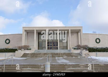 La bibliothèque Harry S Truman se trouve sous une mince couverture de neige à Independence, Missouri. Banque D'Images