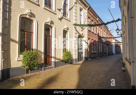 Vue sur la rue historique de Begijnenhofstraat dans la ville de Sittard province de Limbourg, Pays-Bas. Banque D'Images
