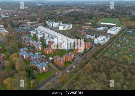 Vue aérienne de la zone résidentielle du complexe Bishop sur le campus de l'Université Brunel de Londres à Uxbridge, Royaume-Uni. Banque D'Images