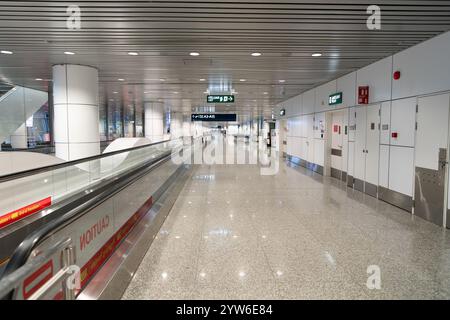 KUALA LUMPUR, MALAISIE - 22 NOVEMBRE 2023 : prise de vue intérieure de l'aéroport international de Kuala Lumpur. Banque D'Images