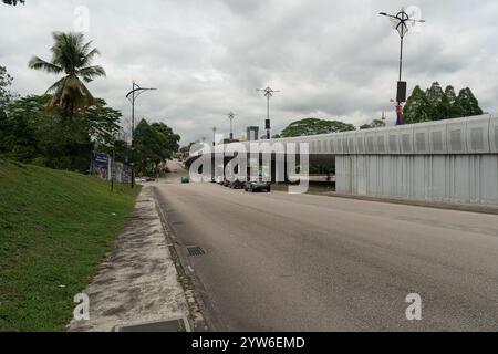 JOHOR BAHRU, MALAISIE - 23 NOVEMBRE 2023 : vue de Johor Bahru au niveau de la rue. Banque D'Images