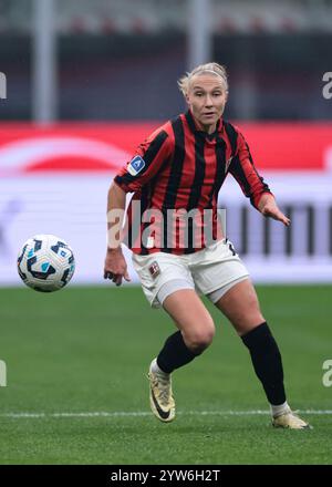 Milan, Italie. 8 décembre 2024. Emma Koivisto de l'AC Milan lors du match de Serie A Femminile au Stadio Giuseppe Meazza, Milan. Le crédit photo devrait se lire : Jonathan Moscrop/Sportimage crédit : Sportimage Ltd/Alamy Live News Banque D'Images