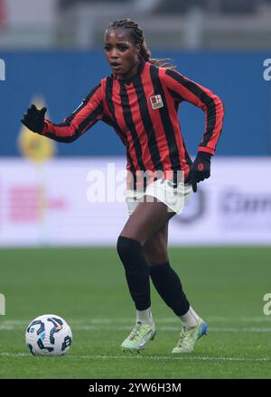 Milan, Italie. 8 décembre 2024. Evelyn Ijeh de l'AC Milan lors du match de Serie A Femminile au Stadio Giuseppe Meazza, Milan. Le crédit photo devrait se lire : Jonathan Moscrop/Sportimage crédit : Sportimage Ltd/Alamy Live News Banque D'Images
