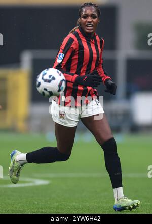 Milan, Italie. 8 décembre 2024. Evelyn Ijeh de l'AC Milan lors du match de Serie A Femminile au Stadio Giuseppe Meazza, Milan. Le crédit photo devrait se lire : Jonathan Moscrop/Sportimage crédit : Sportimage Ltd/Alamy Live News Banque D'Images