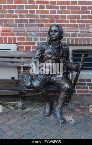 Statue de George Washington en tant que jeune lieutenant-colonel, par Duvall's Tavern, Alexandria, Virginie, États-Unis. Banque D'Images