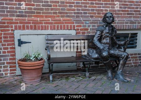 Statue de George Washington en tant que jeune lieutenant-colonel, par Duvall's Tavern, Alexandria, Virginie, États-Unis. Banque D'Images