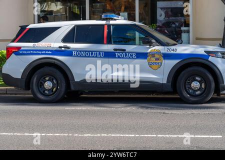 Honolulu, HI, États-Unis - 14 janvier 2024 : une voiture de police Honolulu à Waikiki, Hawaï. Banque D'Images