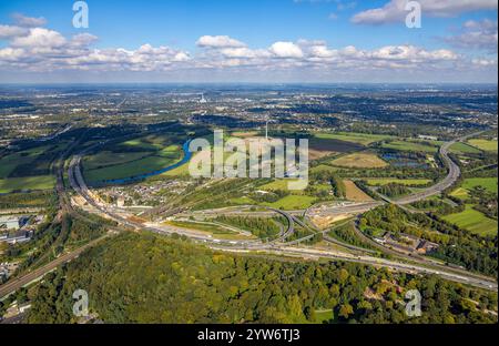 Vue aérienne, grand chantier de construction à l'échangeur de Kaiserberg des autoroutes A40 et A3, ponts autoroutiers et ponts ferroviaires, rivière Ruhr et Ru Banque D'Images