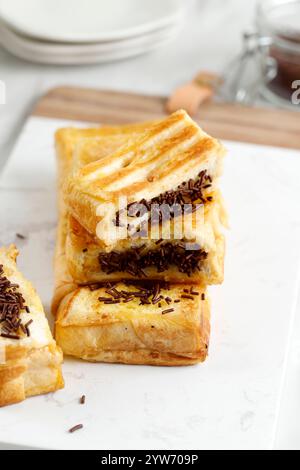 Roti Bakar Bandung, Roti Bakar Cokelat. Pain grillé au chocolat Banque D'Images