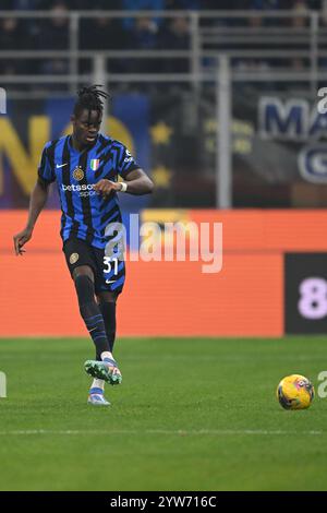 Milan, Italie, Italie. 6 décembre 2024. Yann Bisseck de l'Inter FC lors du match de football italien Serie A entre l'Inter FC et Parme Calcio 1913 le 6 décembre 2024 au stade Giuseppe Meazza San Siro Siro à Milan, Italie. Inter FC Internazionale et Parma Calcio 1913 series A match le 6 décembre 2024 au stade Giuseppe Meazza San Siro Siro de Milan, Italie. Inter FC Internazionale et Parma Calcio 1913 série A match le 6 décembre 2024 au stade Giuseppe Meazza San Siro Siro à Milan, Italie (crédit image : © Tiziano Ballabio/Pacific Press via ZUMA Press Wire) USAGE ÉDITORIAL SEULEMENT! Pas pour Co Banque D'Images