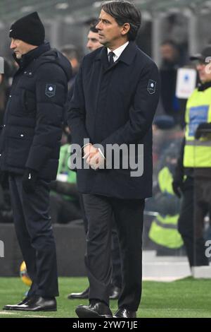 Milan, Italie, Italie. 6 décembre 2024. Simone Inzaghi, entraîneur-chef de l'Inter FC, lors du match de football italien Serie A entre l'Inter FC et Parme Calcio 1913 le 6 décembre 2024 au stade Giuseppe Meazza San Siro Siro à Milan, Italie. Inter FC Internazionale et Parma Calcio 1913 series A match le 6 décembre 2024 au stade Giuseppe Meazza San Siro Siro de Milan, Italie. Inter FC Internazionale et Parma Calcio 1913 série A match le 6 décembre 2024 au stade Giuseppe Meazza San Siro Siro à Milan, Italie (crédit image : © Tiziano Ballabio/Pacific Press via ZUMA Press Wire) USAGE ÉDITORIAL O Banque D'Images