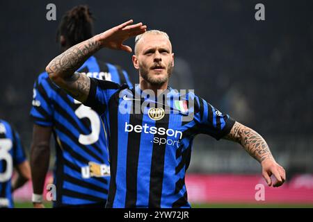 Milan, Italie, Italie. 6 décembre 2024. Federico Dimarco de l'Inter FC célébrant après un but lors du match de football italien Serie A entre l'Inter FC et Parme Calcio 1913 le 6 décembre 2024 au stade Giuseppe Meazza San Siro Siro à Milan, Italie. Inter FC Internazionale et Parma Calcio 1913 series A match le 6 décembre 2024 au stade Giuseppe Meazza San Siro Siro de Milan, Italie. Inter FC Internazionale et Parma Calcio 1913 série A match le 6 décembre 2024 au stade Giuseppe Meazza San Siro Siro à Milan, Italie (crédit image : © Tiziano Ballabio/Pacific Press via ZUMA Press Wire) EDI Banque D'Images