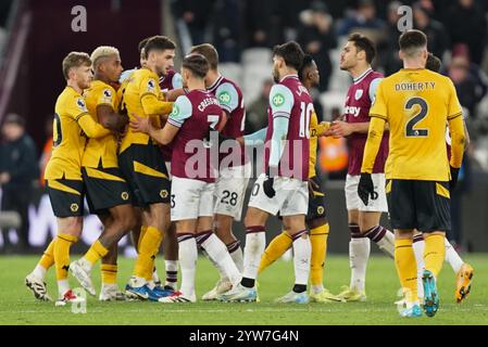 Londres, Royaume-Uni. 09th Dec, 2024. Mario Lemina de Wolverhampton Wanderers lors d'une altercation après le match de West Ham United FC contre Wolverhampton Wanderers FC English premier League au London Stadium, Londres, Angleterre, Royaume-Uni le 9 décembre 2024 Credit : Every second Media/Alamy Live News Banque D'Images