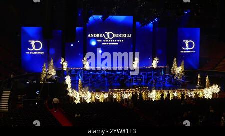 Inglewood, Californie, USA 8 décembre 2024 Andrea Bocelli 30th Anniversary concert au Kia Forum au 3900 W. Manchester Blvd le 8 décembre 2024 à Inglewood, Californie, USA. Photo de Barry King/Alamy Stock photo Banque D'Images