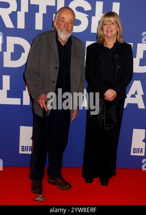 Londres, Royaume-Uni. 08 décembre 2024. Mike Leigh assiste aux 27e British Independent film Awards au Roundhouse de Camden, Londres. Crédit : SOPA images Limited/Alamy Live News Banque D'Images