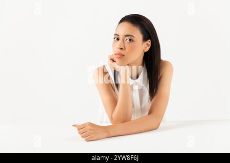 Portrait d'une demi-femme aux pommettes Banque D'Images