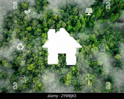 Maison durable avec des sources d'énergie renouvelables. Éoliennes et panneaux solaires fournissant de l'électricité pour une vie urbaine et un environnement économes en énergie Banque D'Images