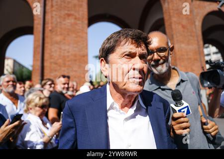 Milan, Italie. 24 août 2023. Foto Alessandro Bremec/LaPresse24-08-2023 Milano, Italia - Cronaca - I funerali di Toto Cutugno nella Basilica dei Santi Nereo e Achilleo a Milano. Nella foto : Gianni Morandi 24 août 2023 Milan Italie - nouvelles - les funérailles de Toto Cutugno dans la basilique de Santi Nereo e Achilleo à Milan. Sur la photo : Gianni Morandi crédit : LaPresse/Alamy Live News Banque D'Images