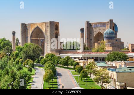 Vue imprenable sur la mosquée Bibi-Khanym à Samarcande, Ouzbékistan Banque D'Images