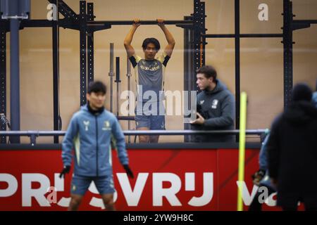 ROTTERDAM - Ayase Ueda de Feyenoord lors d'une séance d'entraînement au complexe d'entraînement 1908 avant le match de Ligue des Champions contre le Sparta Prague. ANP MAURICE VAN STEEN Banque D'Images