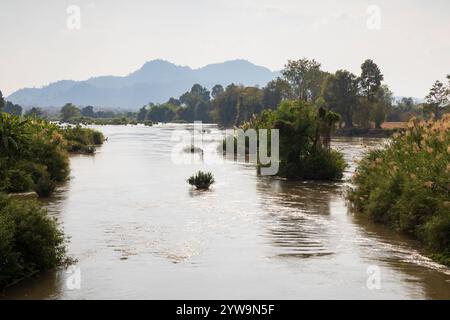 Le Mékong vu du pont Don Det - Don Khon, île Don Khon, archipel de quatre mille îles, province de Champasak, Laos, Sud-est ASI Banque D'Images
